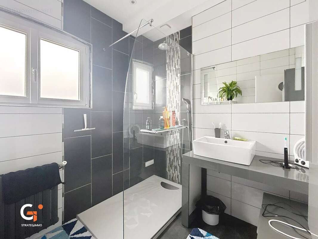 Maison à SAINT-PIERRE-DES-FLEURS