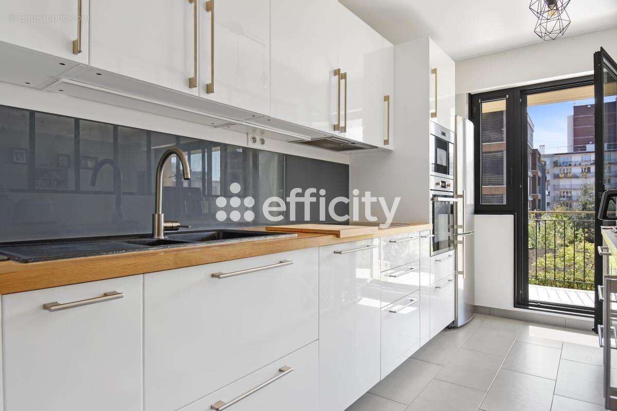 Appartement à COURBEVOIE