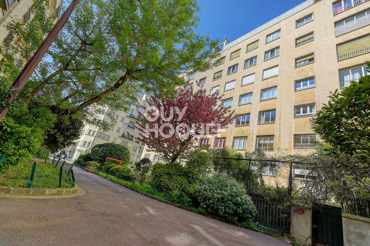 Commerce à PARIS-16E