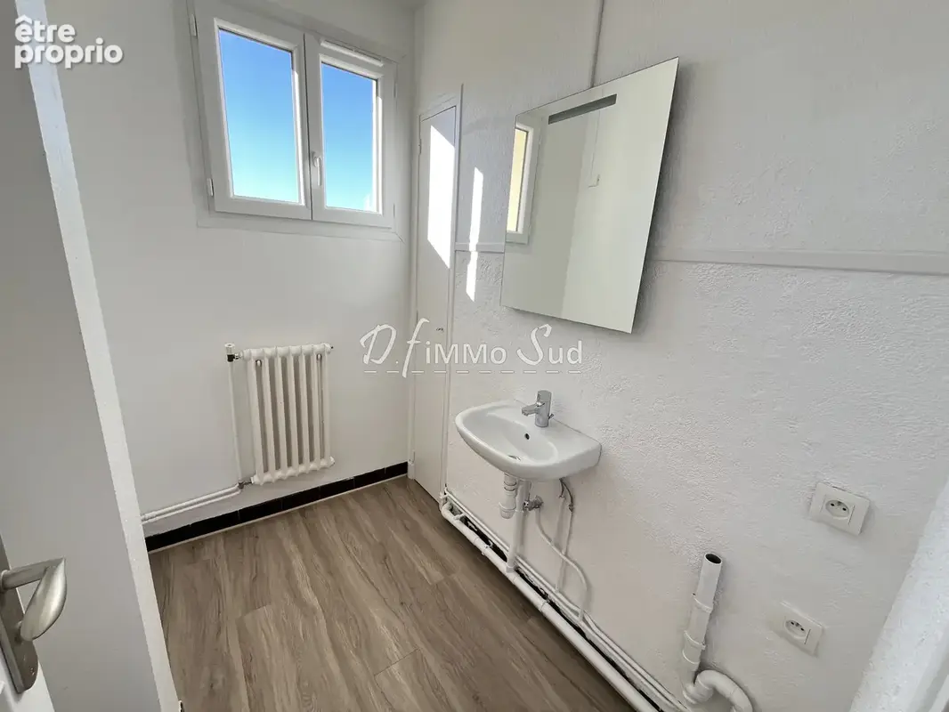 Appartement t4 de 110 m2 - ascenseur - terrasses - cellier - garage - photo 19