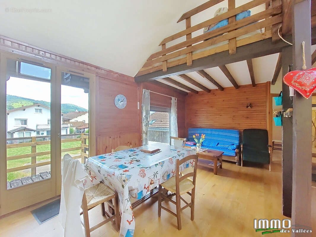 Appartement à FRESSE-SUR-MOSELLE