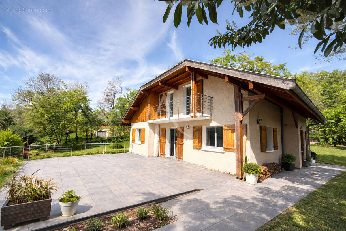 Maison à MINZIER