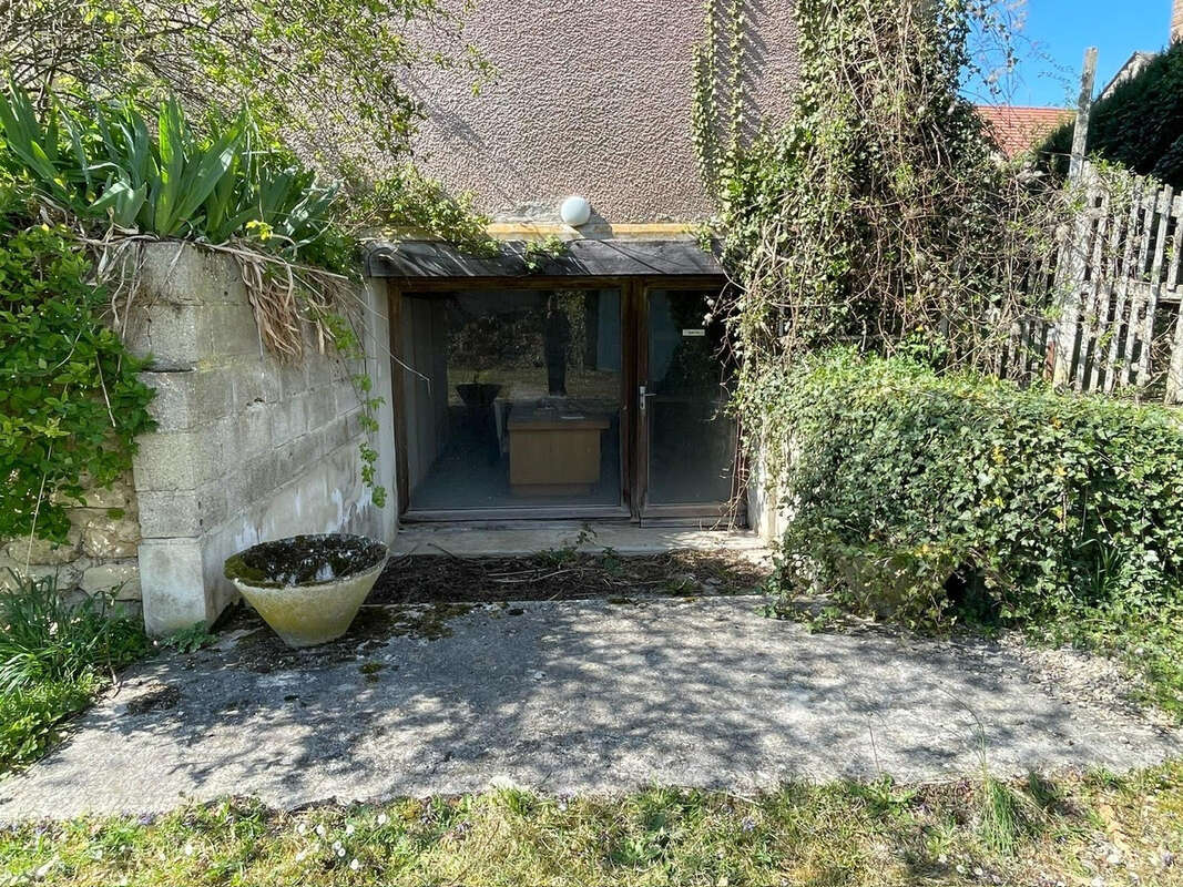 Propriete maison de maître 11 pieces + dependances sur terrain de 3400 m2 - 10 min de gueux - photo 6