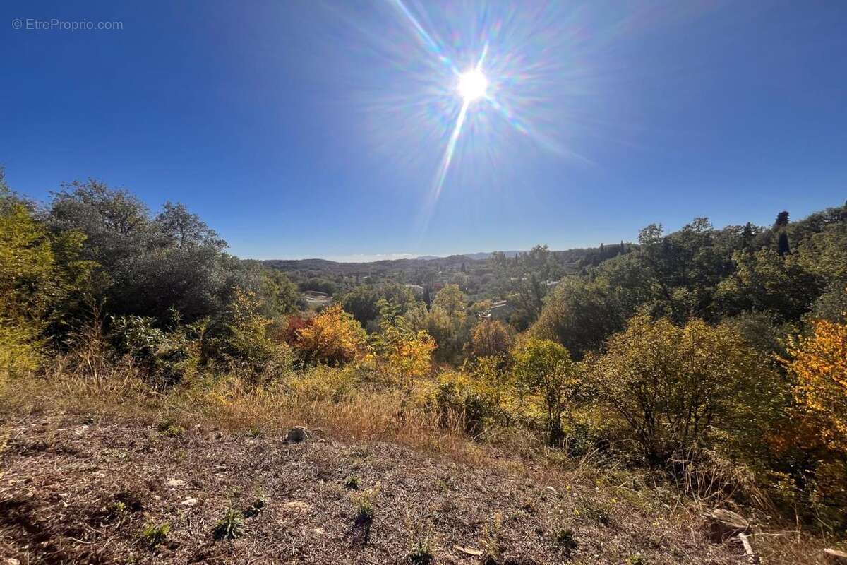 Terrain à LA ROQUETTE-SUR-SIAGNE