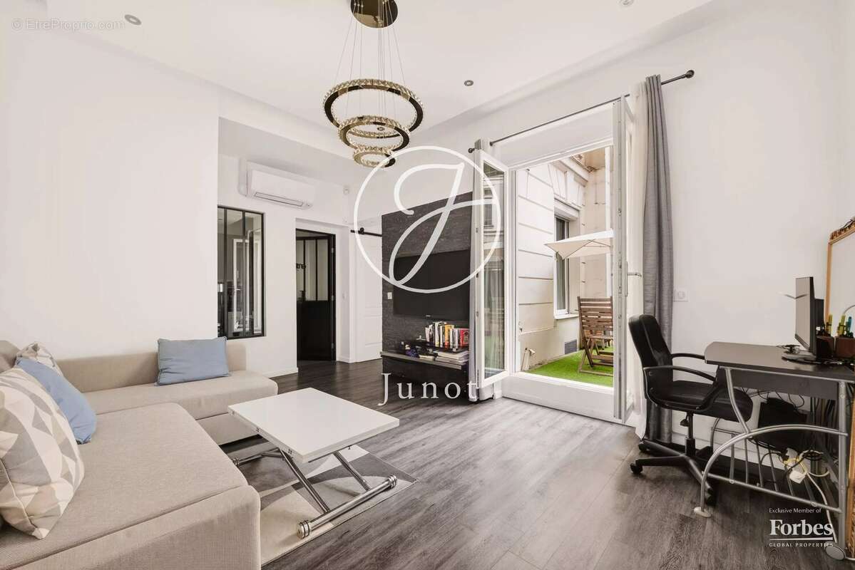Appartement à PARIS-16E