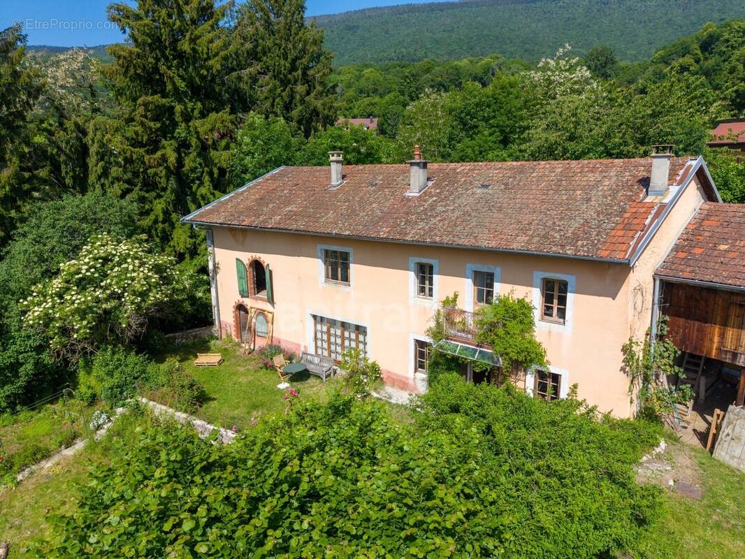 Maison à PERON