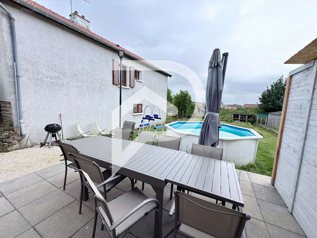 Maison à MANDRES-LA-COTE