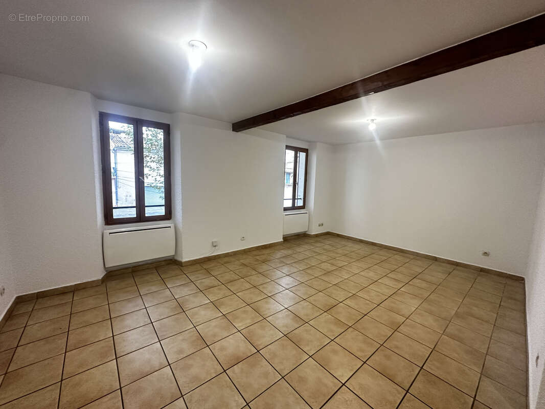 Appartement à SOLLIES-PONT