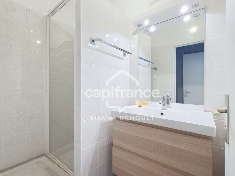 Appartement à COURBEVOIE