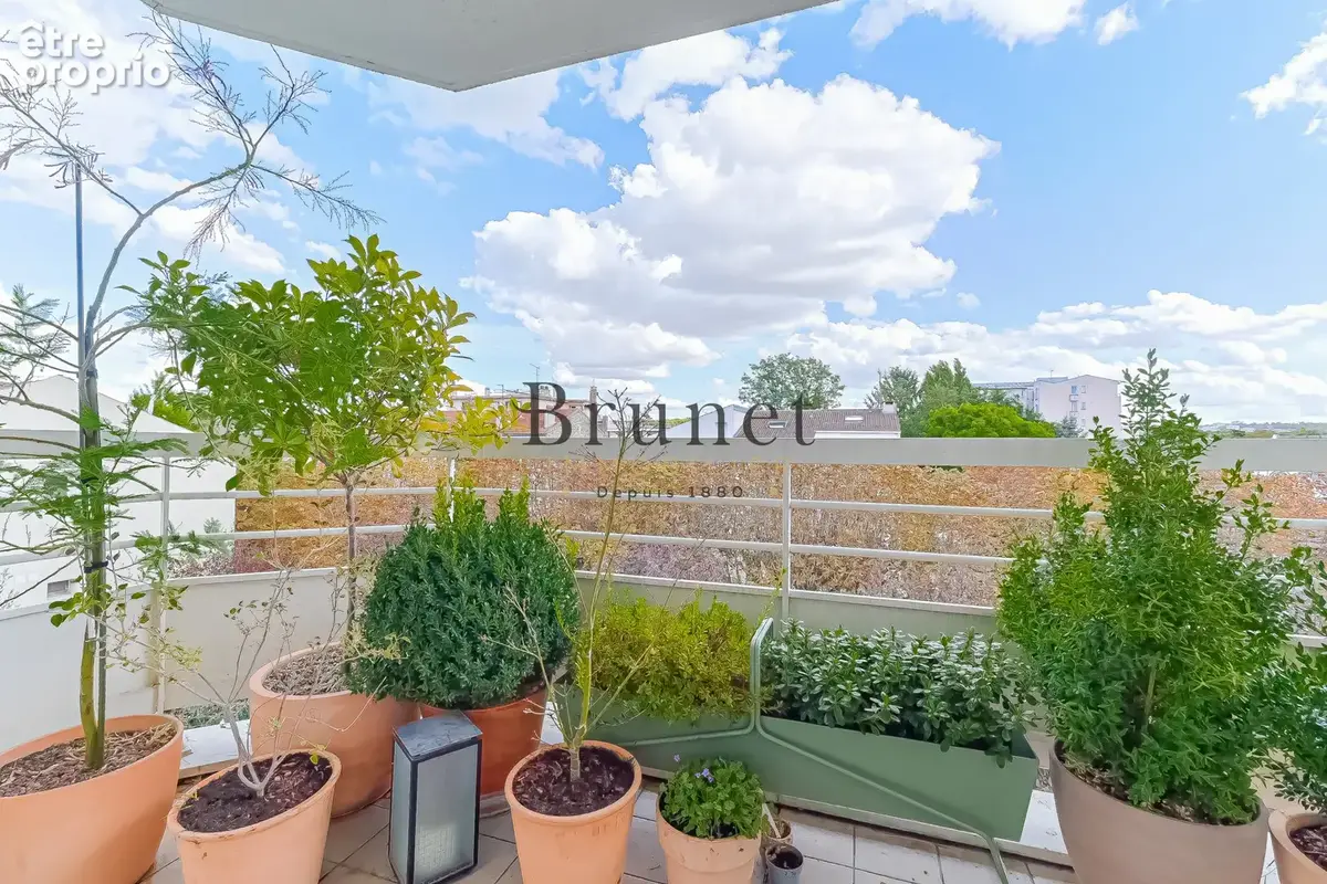 Dernier etage - deux pieces en excellent etat avec balcon terrasse - photo 3
