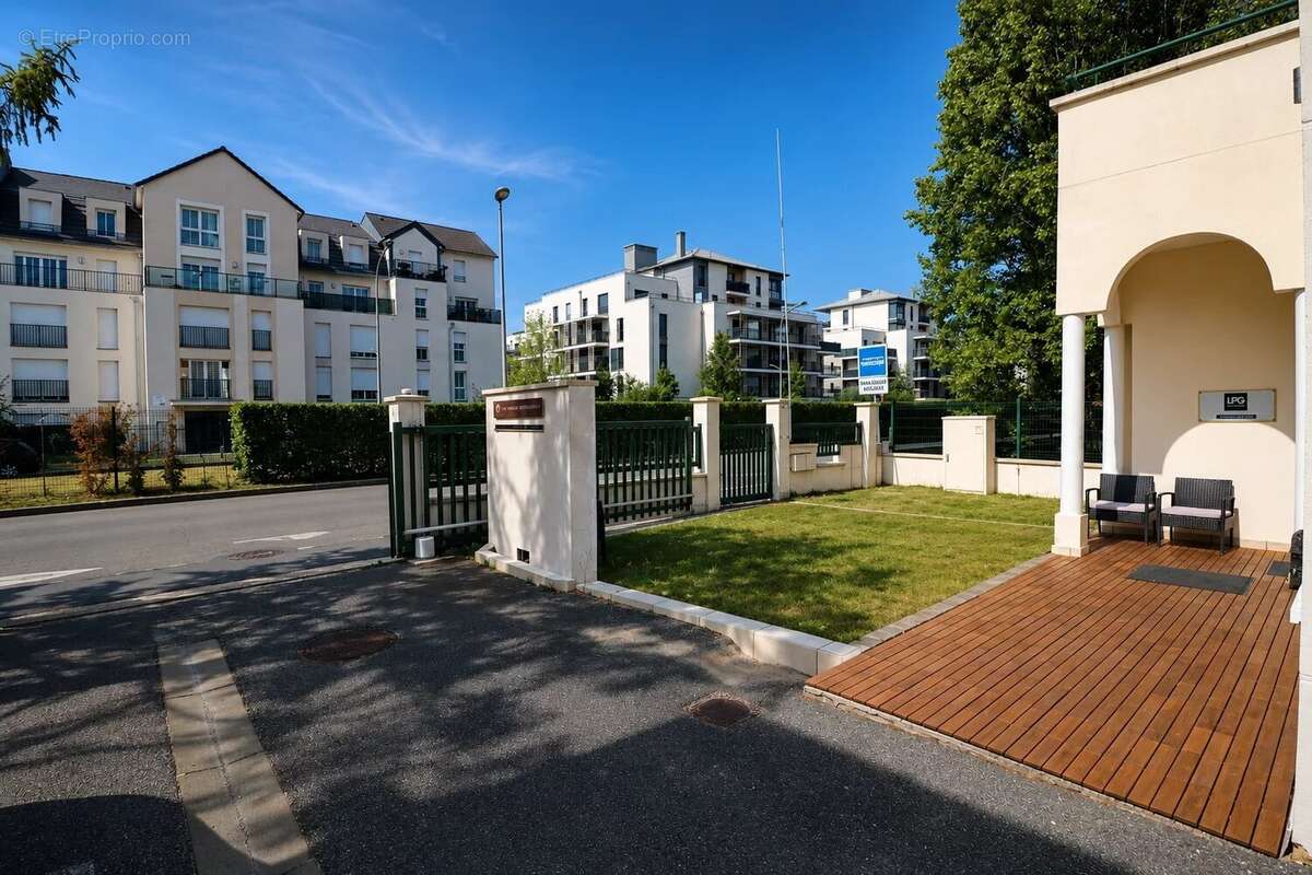 Appartement 241 m² à Maurepas  - photo 2