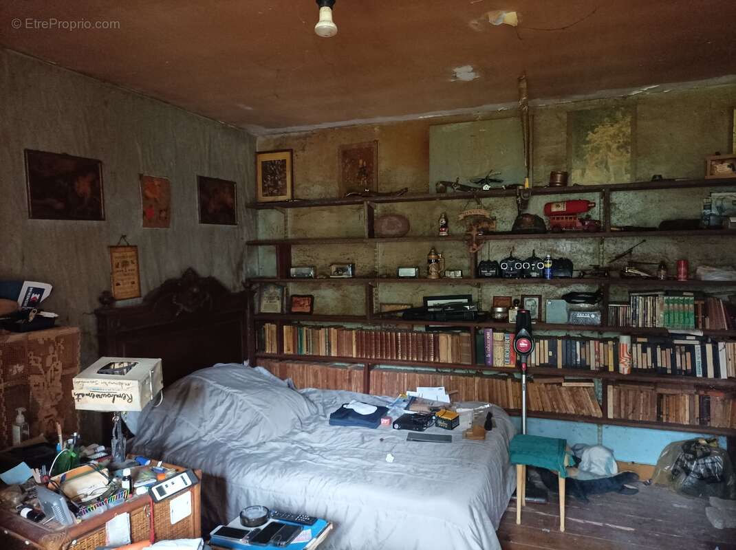 Maison à MONTMOREAU-SAINT-CYBARD