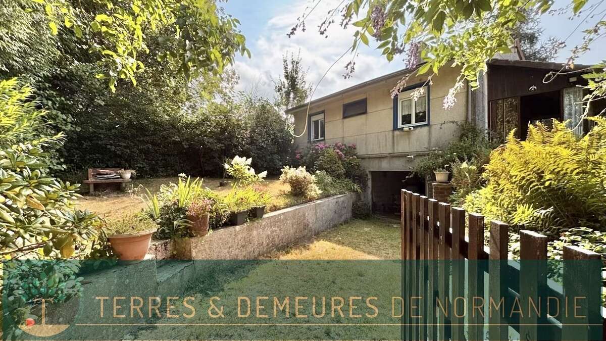 Maison d'environ 65m² avec deux chambres, implantée sur un terrain de 450 m², située sur la commune de Petit-Caux. - photo 9