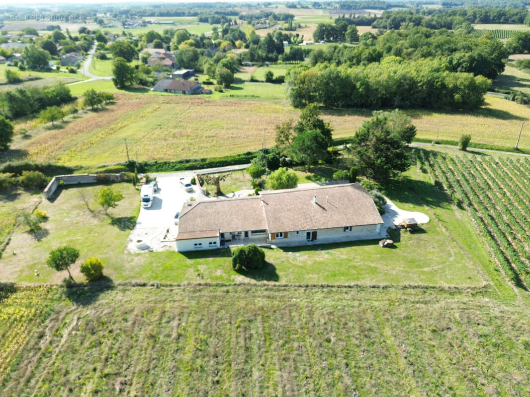 Maison à TUGERAS-SAINT-MAURICE