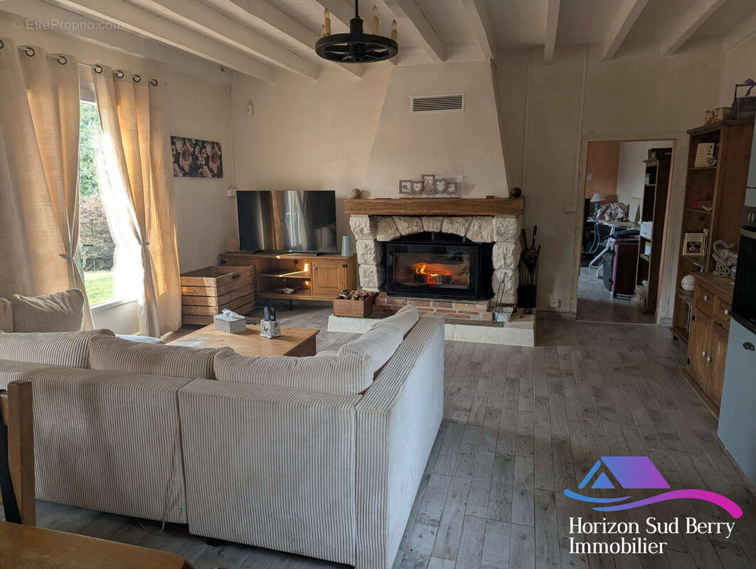 Séjour avec insert - Maison à VIJON