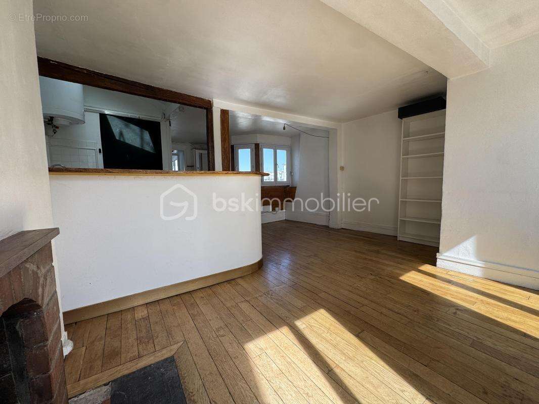 Appartement à PARIS-1E