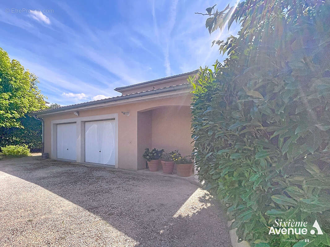 Maison à SAINT-SYMPHORIEN-D&#039;OZON