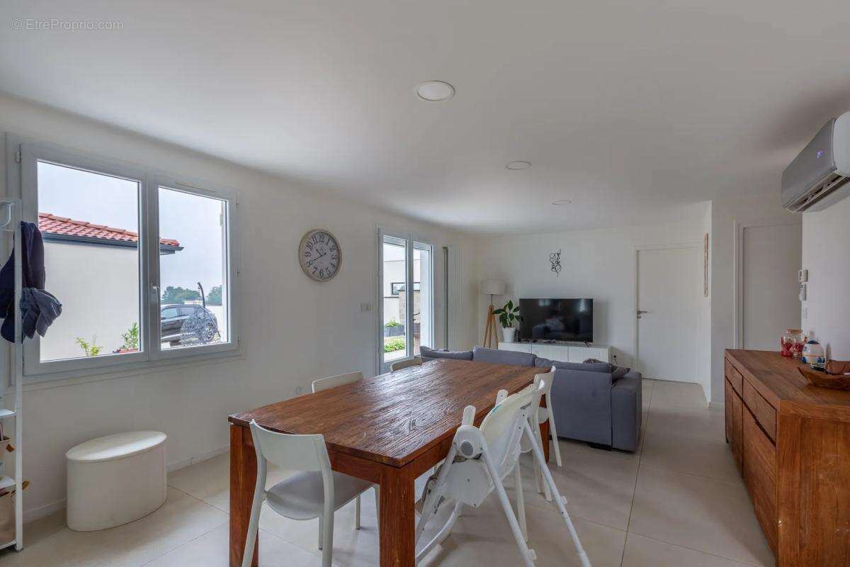 Maison à BOURG-SAINT-CHRISTOPHE