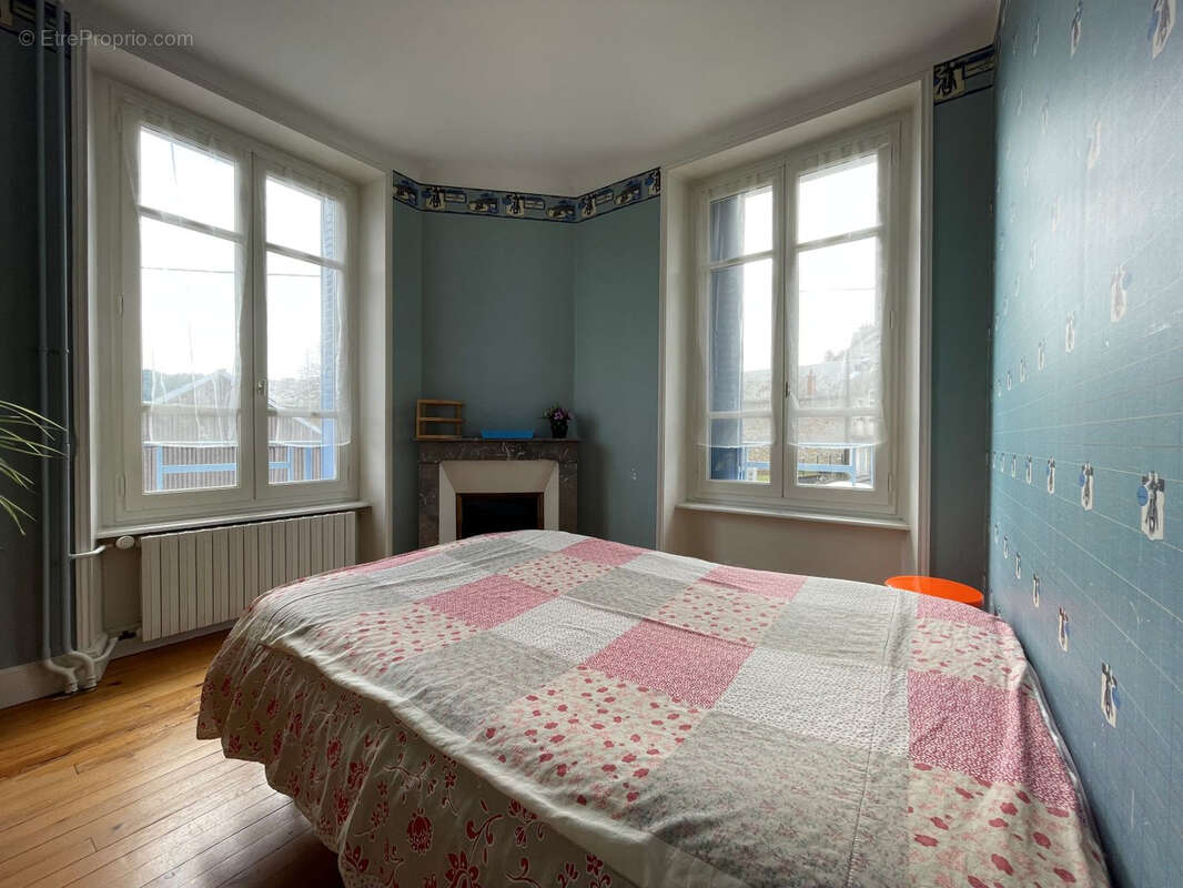 Appartement à RIOM-ES-MONTAGNES