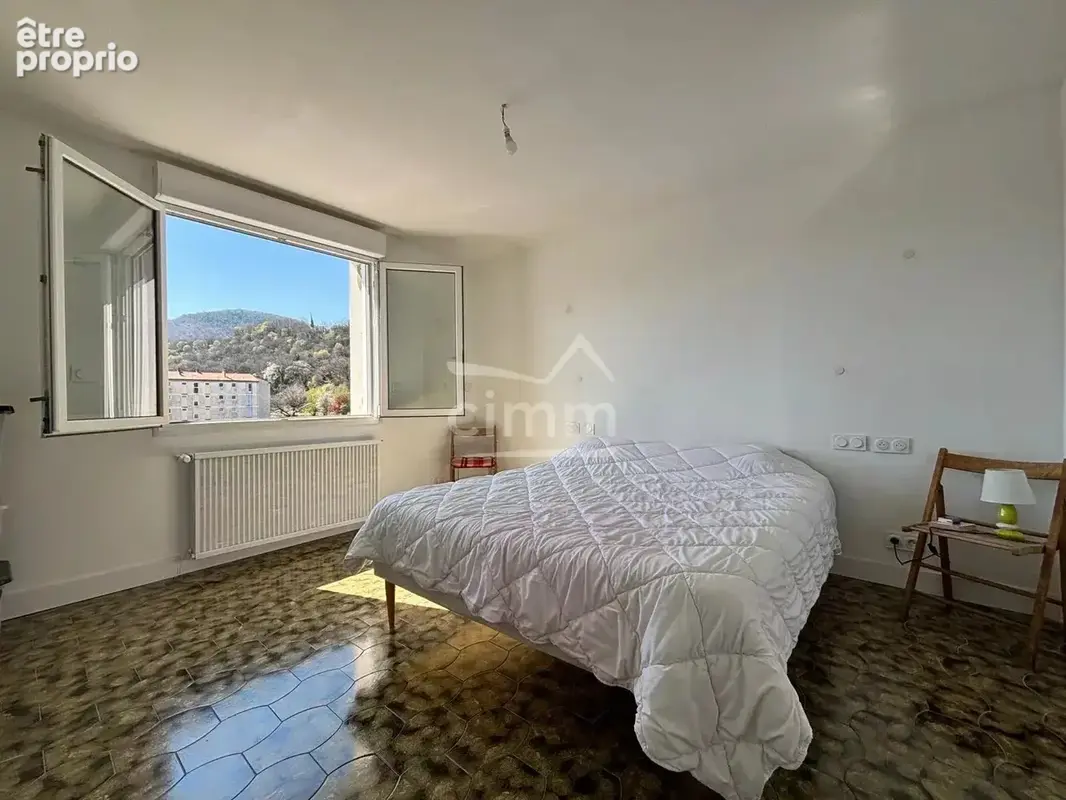 Appartement T5 -100 m² avec grande terrasse - photo 6