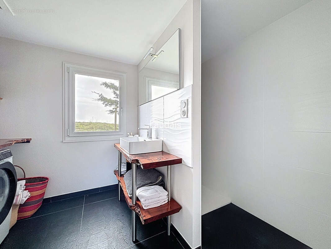 Maison 70 m² à Surville  - photo 8