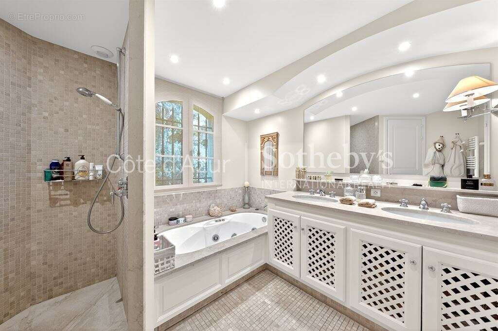 Maison à MOUGINS