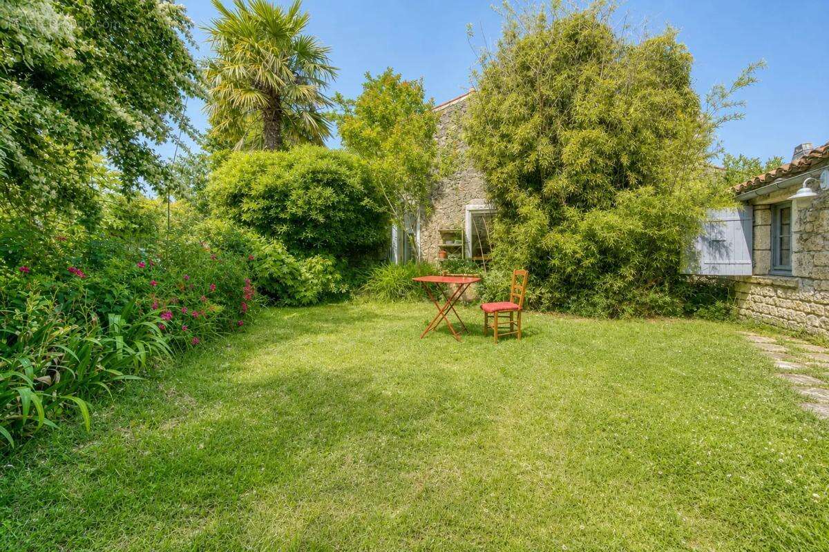 Maison de 8 pièces de 270 m² à Sainte-Gemme - photo 31
