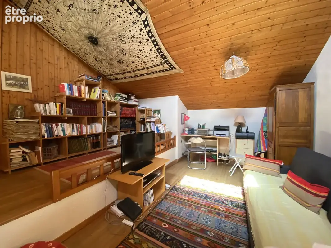Maison familiale avec piscine couverte, chalet et cabane dans les arbres - photo 21