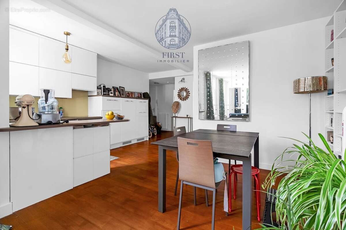 Appartement à PARIS-16E