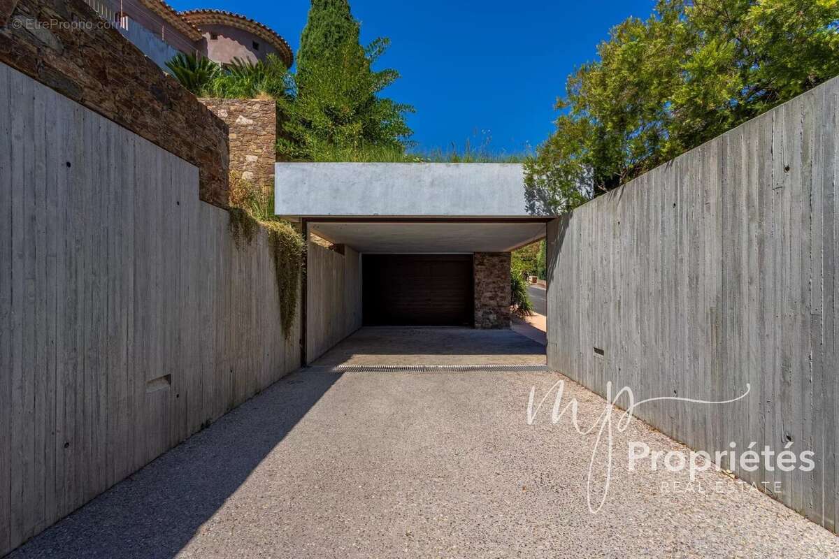 Maison à BORMES-LES-MIMOSAS