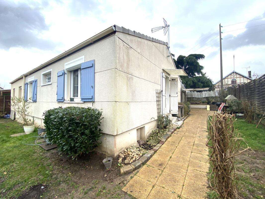 Maison à LIMETZ-VILLEZ