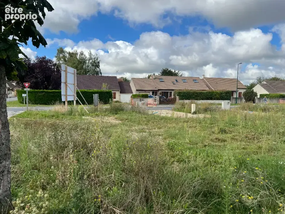 Terrain à COUILLY-PONT-AUX-DAMES