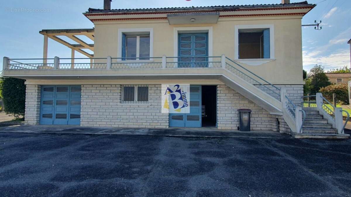 Maison à MAGNAC-SUR-TOUVRE