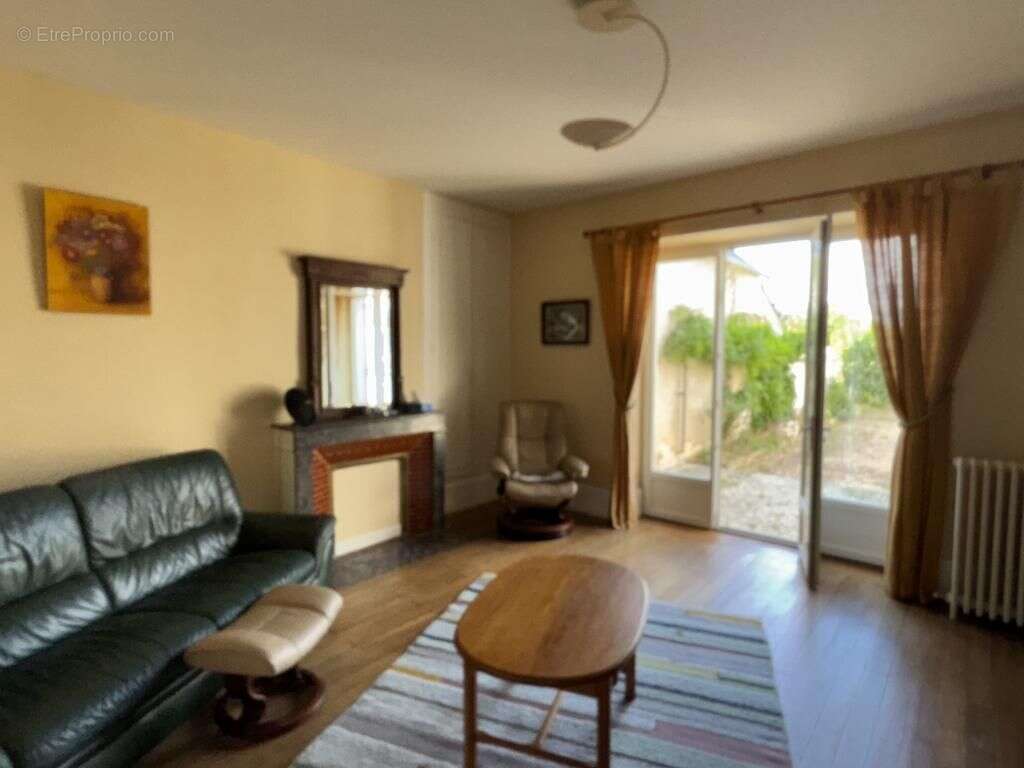 Maison à DUN-SUR-AURON