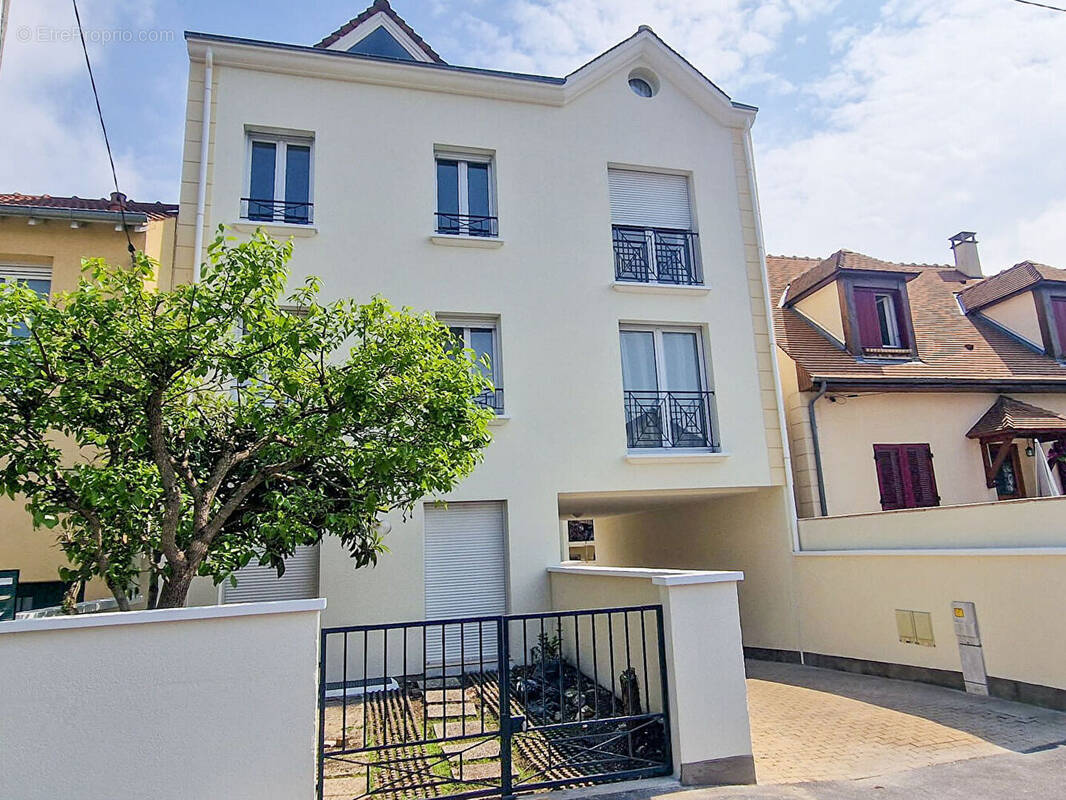 Appartement à HOUILLES