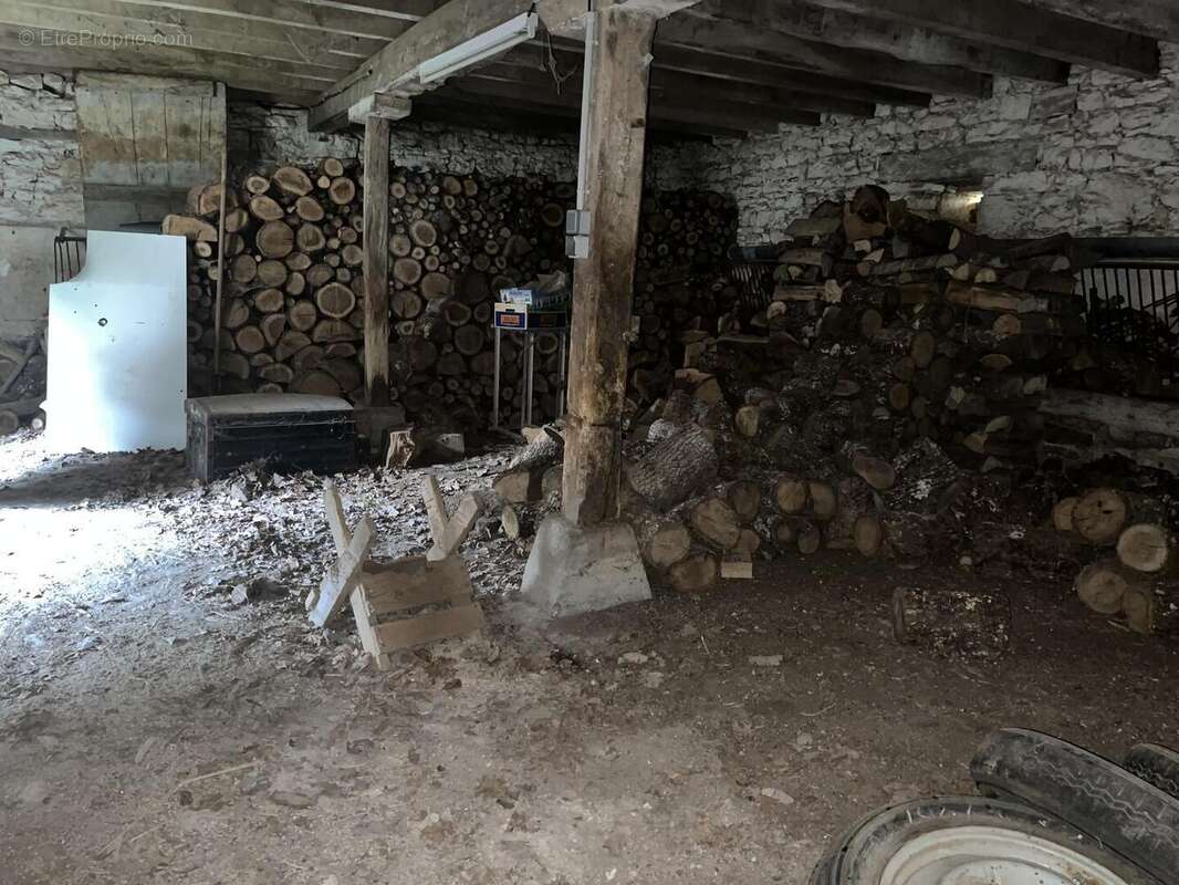 Grange - RDC - Pièce n°2 - Maison à LIVERNON