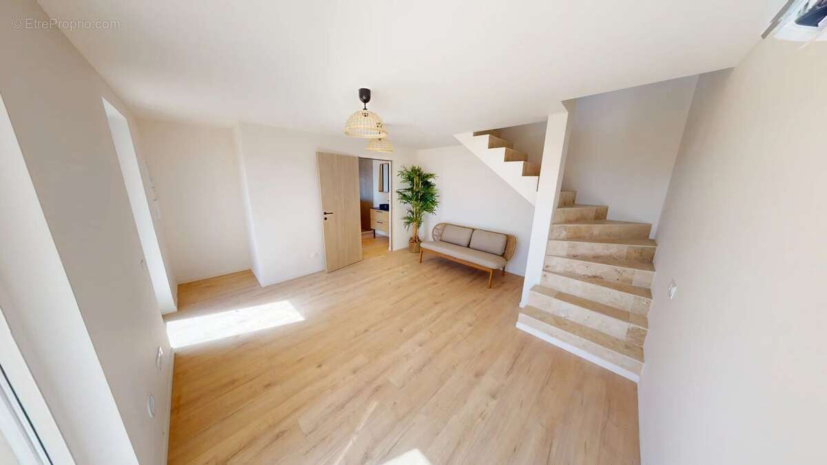 Maison à VALLAURIS