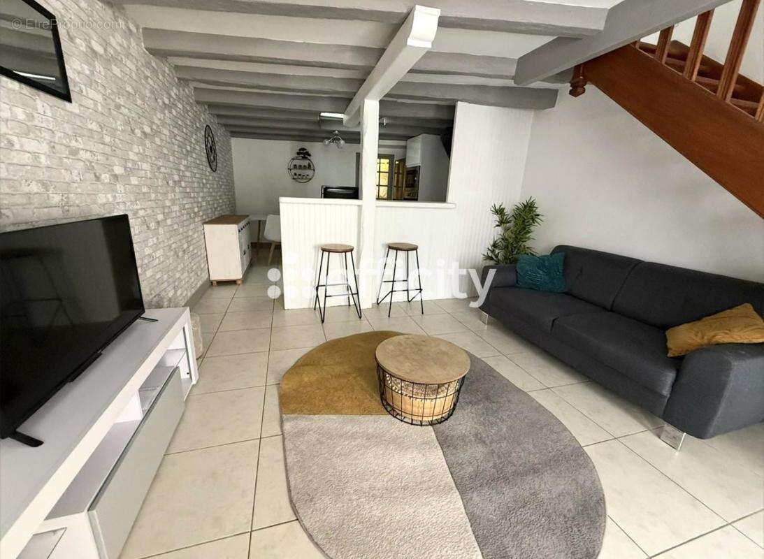 Maison 64 m² à La Couronne  - photo 2