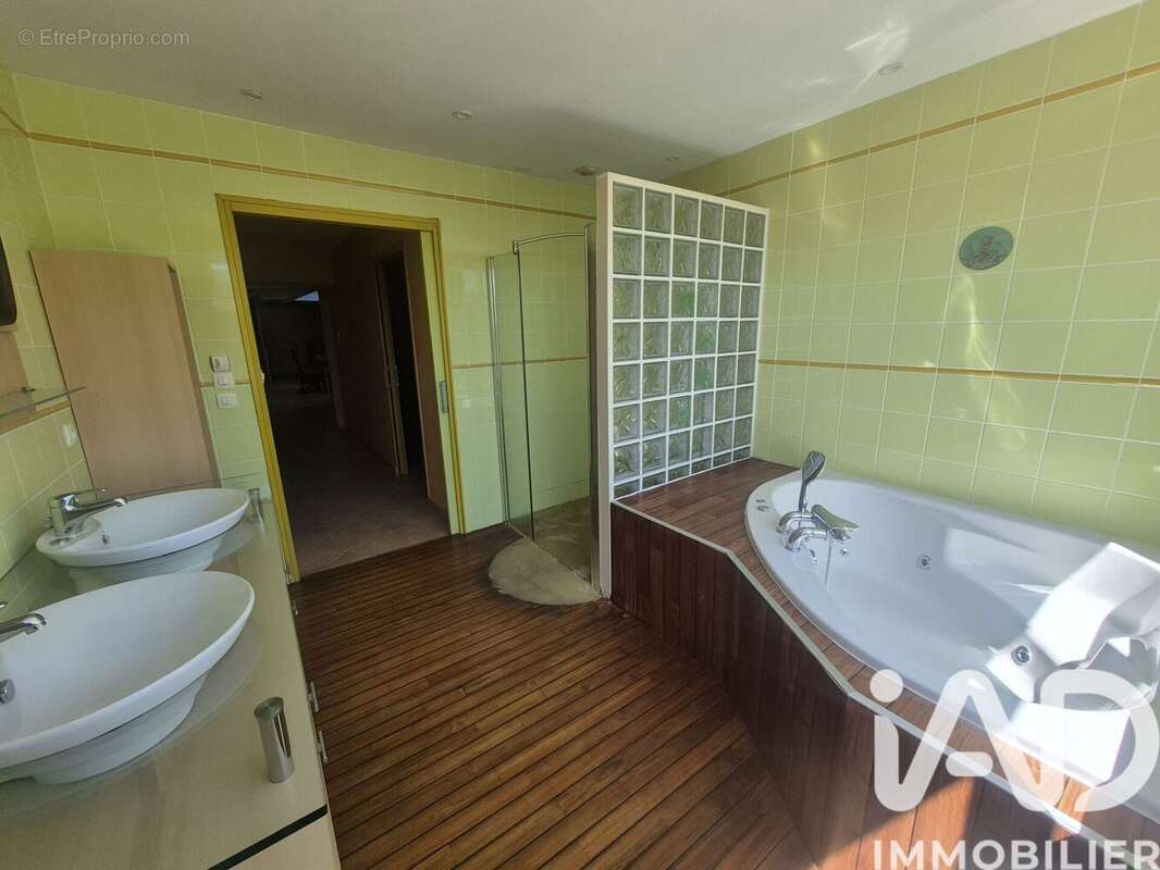 Maison 138 m² à Saint-Generoux  - photo 9