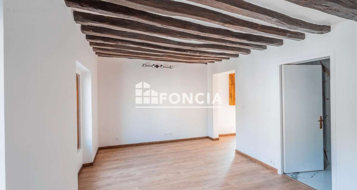 Appartement à LE MESNIL-LE-ROI