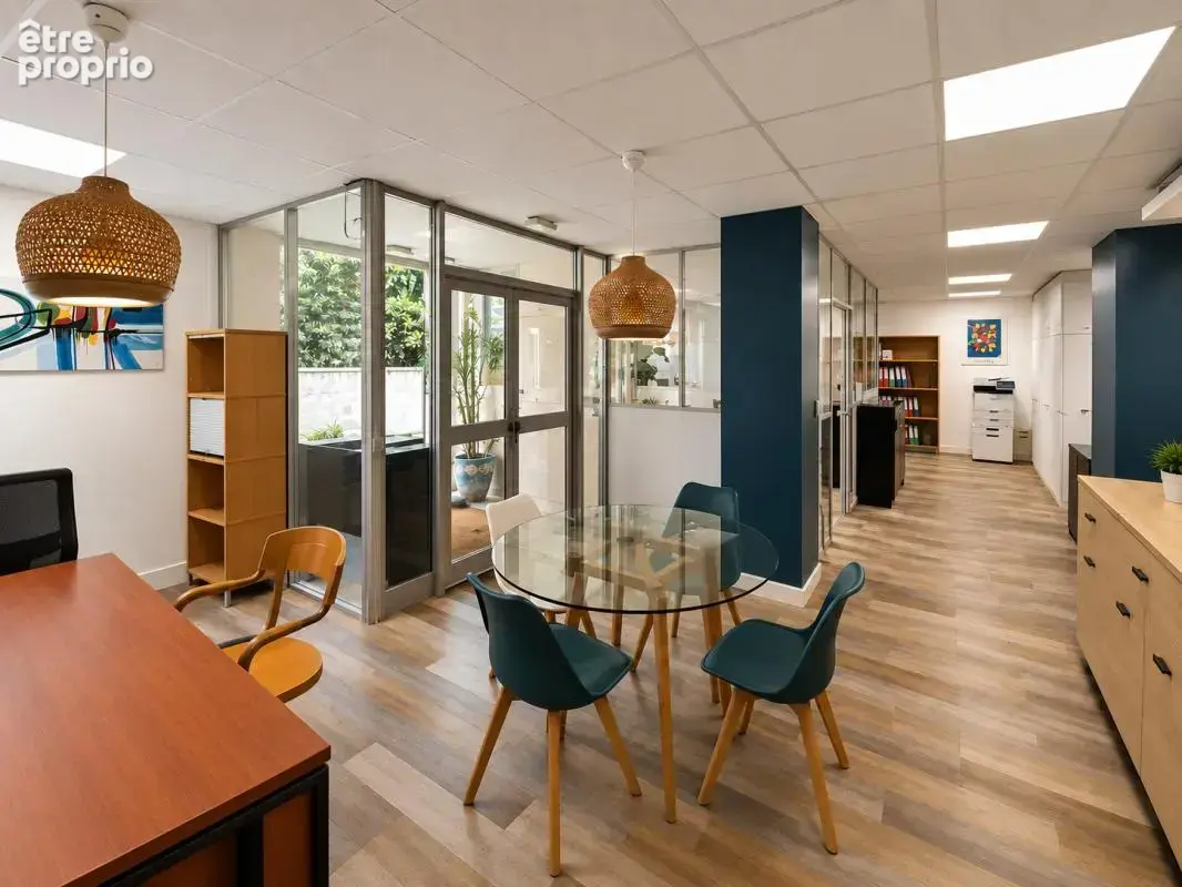 A vendre bureaux en rez-de-chausssée - photo 3