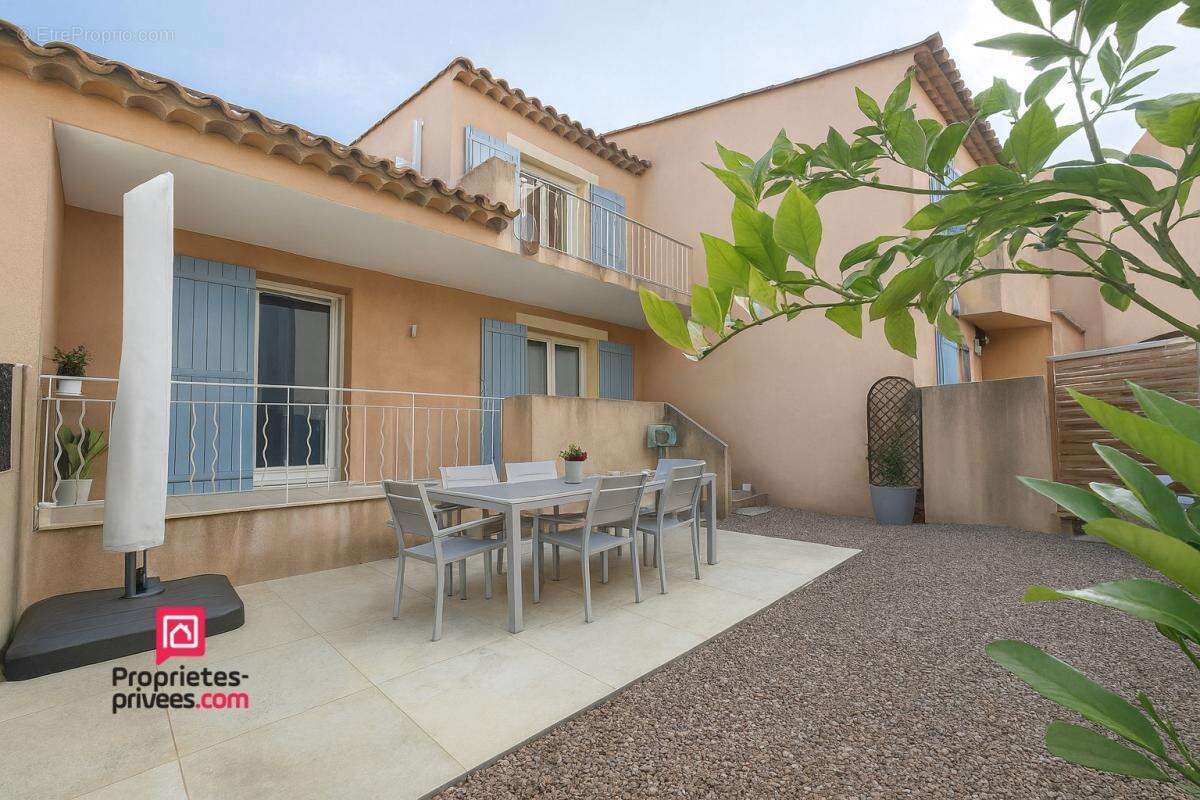 Maison à ROQUEBRUNE-SUR-ARGENS