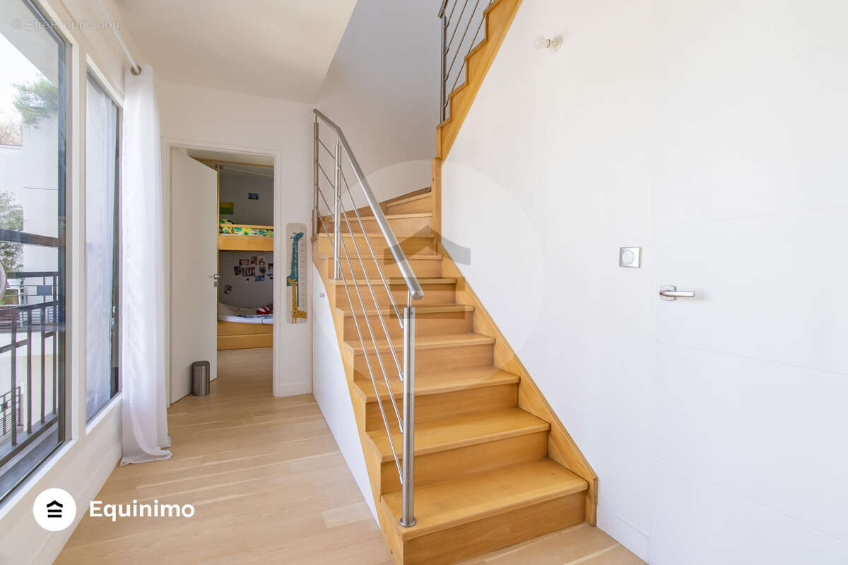 Appartement à NEUILLY-SUR-SEINE