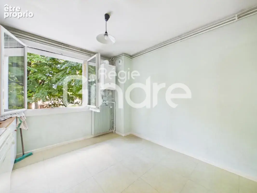 Vente - Appartement - 5 pièces + cuisine - 80 m² - 238 000 € - - photo 6