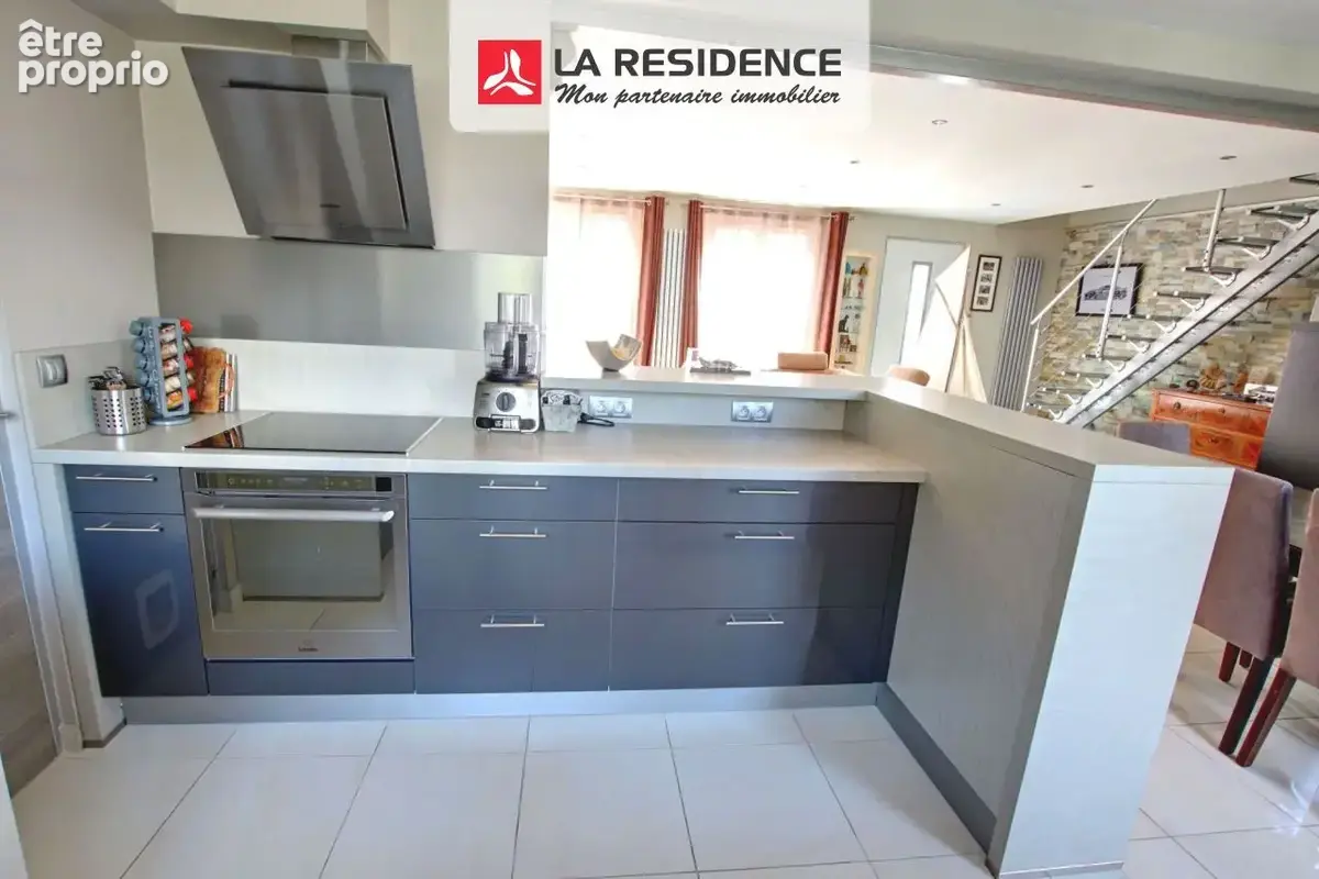 Maison 6 pièces 135 m² à vendre à Le Mesnil-Saint-Denis (78320) - photo 3