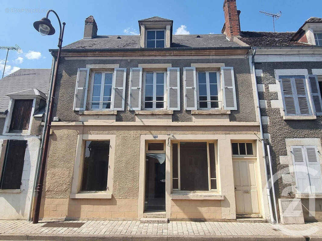 Maison à SAINT-SATUR