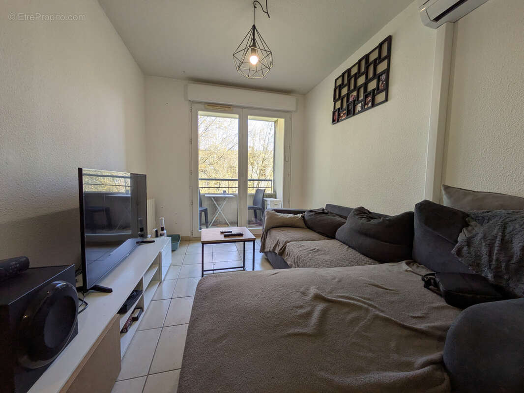 Appartement à BAGNOLS-SUR-CEZE