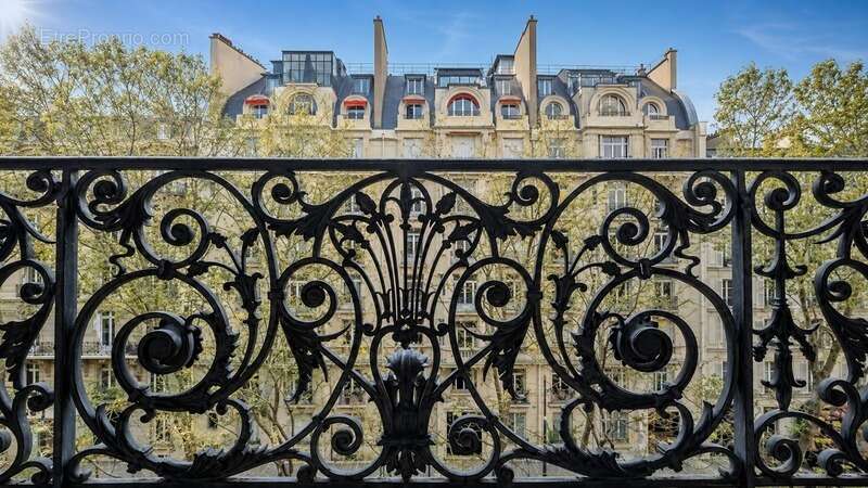 Appartement à PARIS-7E