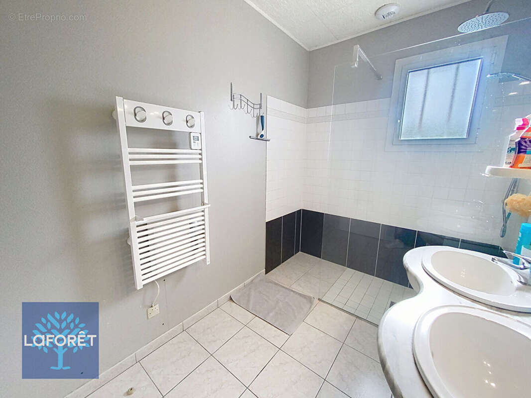 Maison à LA SELLE-EN-LUITRE