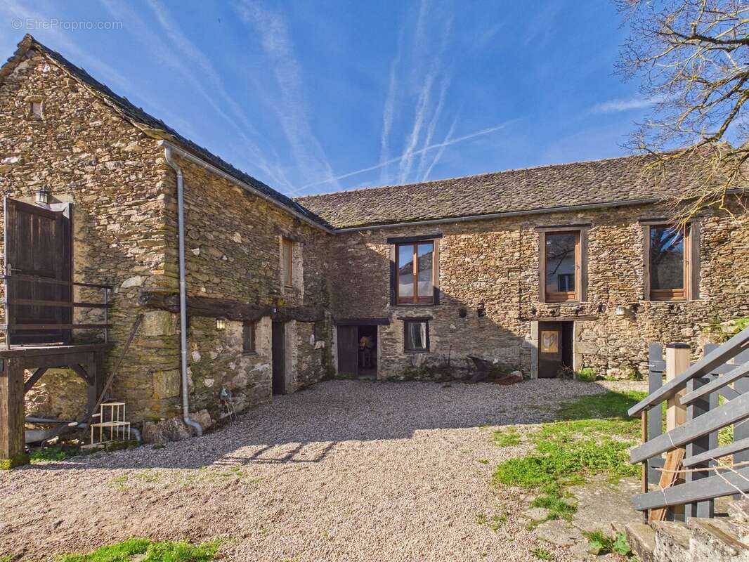 Maison à LA SALVETAT-PEYRALES